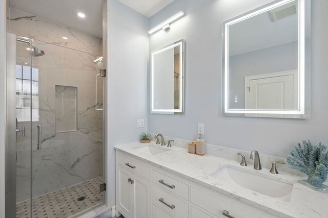 667 Boylston St 667, Newton, MA 02459