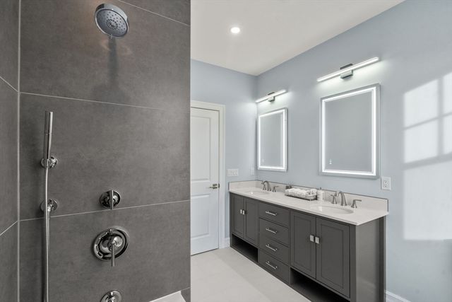 667 Boylston St 667, Newton, MA 02459