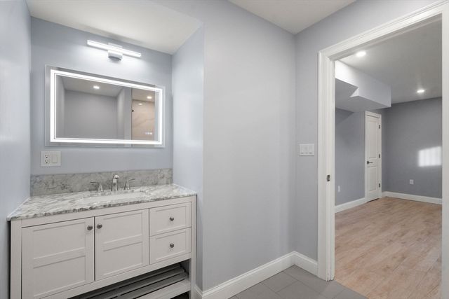 667 Boylston St 667, Newton, MA 02459