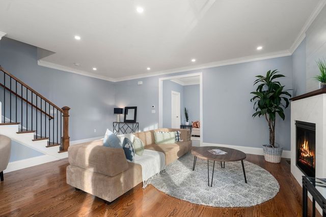 667 Boylston St 667, Newton, MA 02459