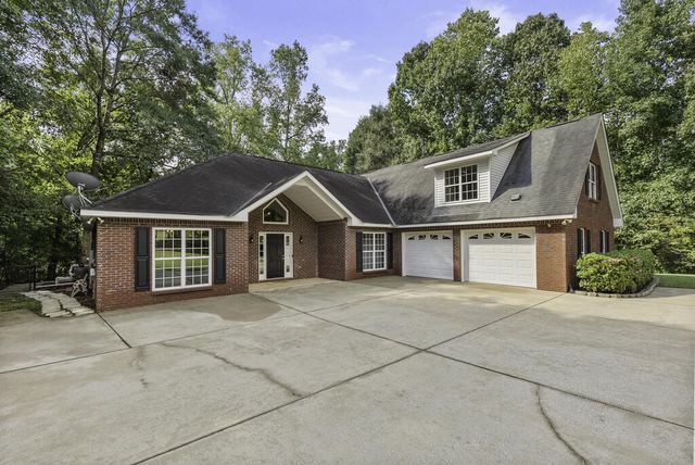 667 Lake Harding Drive, Hamilton, GA 31811