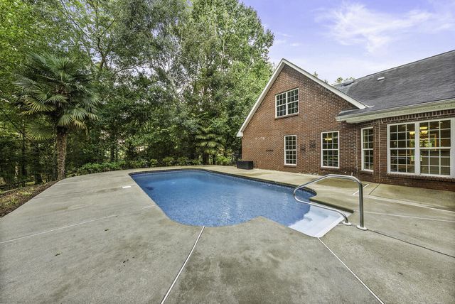 667 Lake Harding Drive, Hamilton, GA 31811