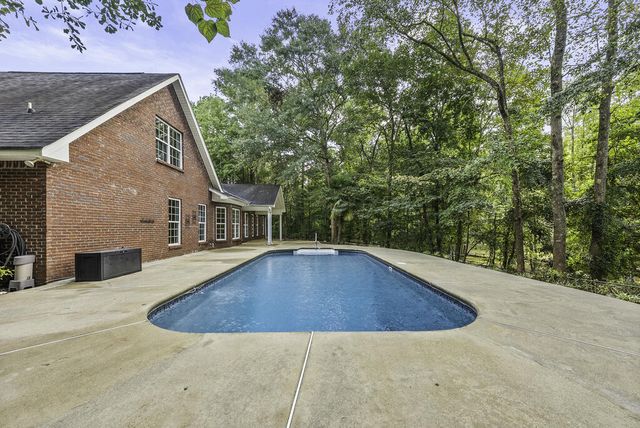 667 Lake Harding Drive, Hamilton, GA 31811
