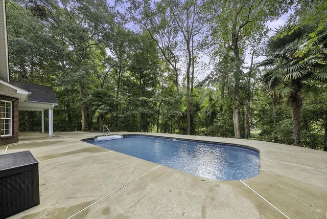 667 Lake Harding Drive, Hamilton, GA 31811