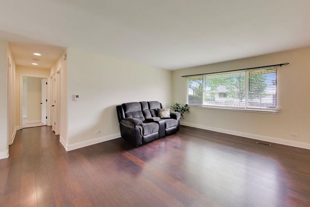 605 N Rohlwing Road, Palatine, IL 60074