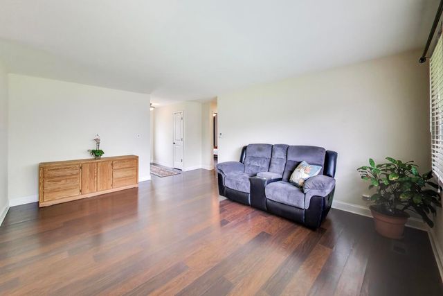 605 N Rohlwing Road, Palatine, IL 60074