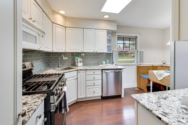 605 N Rohlwing Road, Palatine, IL 60074