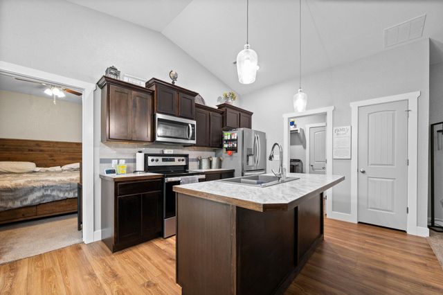 512 W 8th Ave, El Dorado, KS 67042