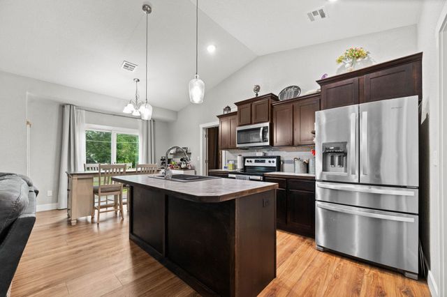 512 W 8th Ave, El Dorado, KS 67042