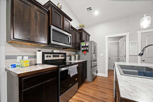 512 W 8th Ave, El Dorado, KS 67042