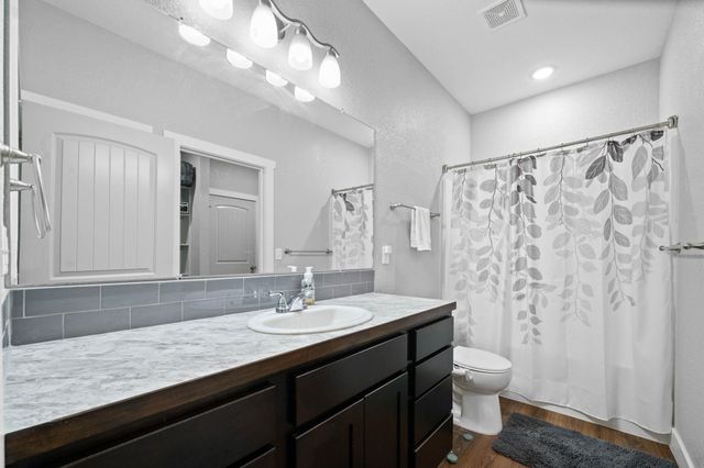 512 W 8th Ave, El Dorado, KS 67042