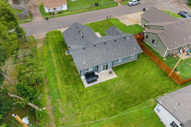 512 W 8th Ave, El Dorado, KS 67042