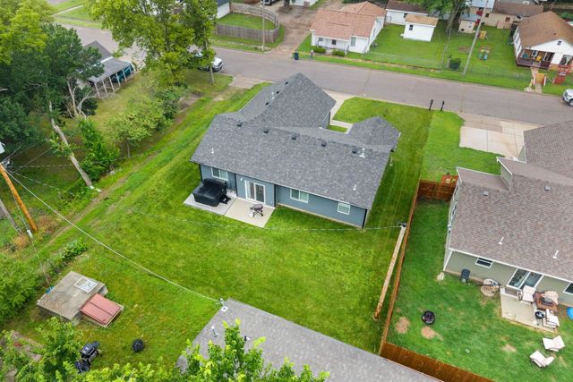 512 W 8th Ave, El Dorado, KS 67042