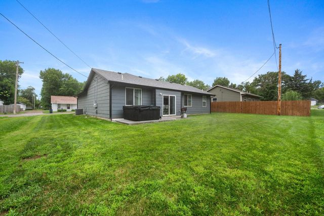 512 W 8th Ave, El Dorado, KS 67042