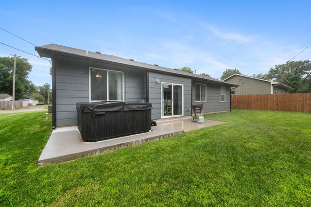 512 W 8th Ave, El Dorado, KS 67042