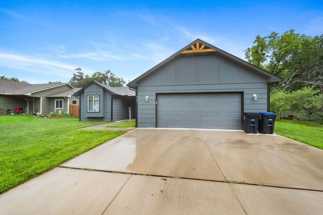 512 W 8th Ave, El Dorado, KS 67042