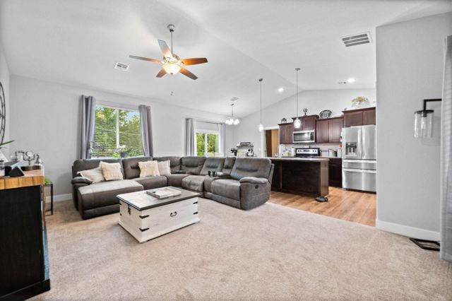 512 W 8th Ave, El Dorado, KS 67042