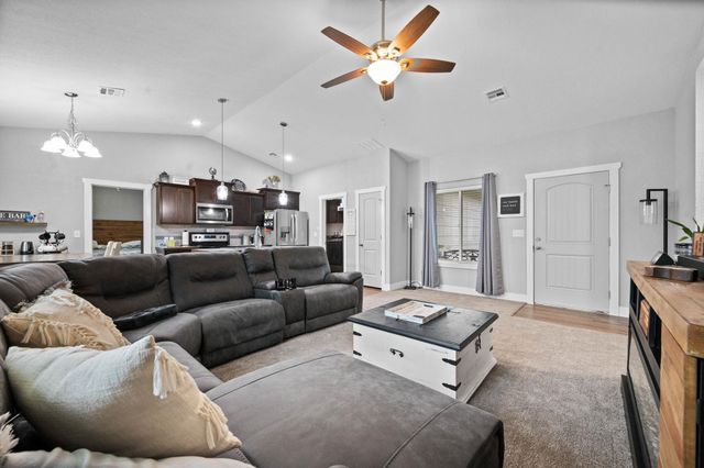 512 W 8th Ave, El Dorado, KS 67042