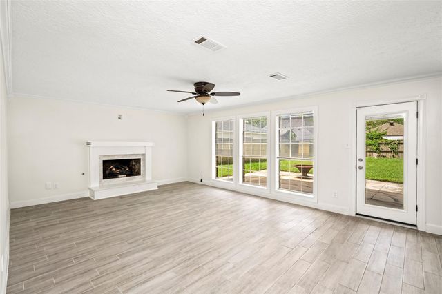 560 Landfall Lane, Conroe, TX 77302