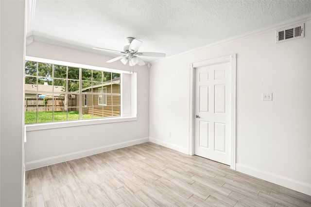 560 Landfall Lane, Conroe, TX 77302