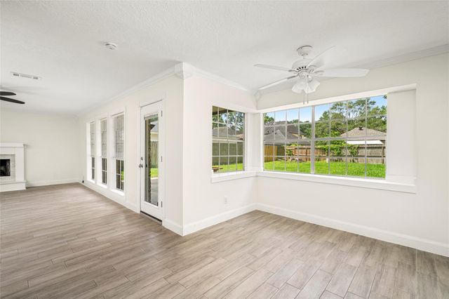 560 Landfall Lane, Conroe, TX 77302