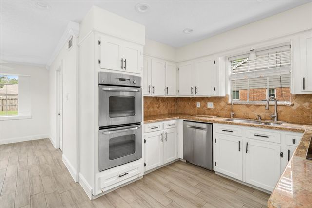 560 Landfall Lane, Conroe, TX 77302