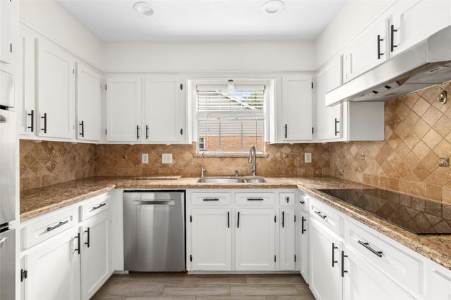 560 Landfall Lane, Conroe, TX 77302