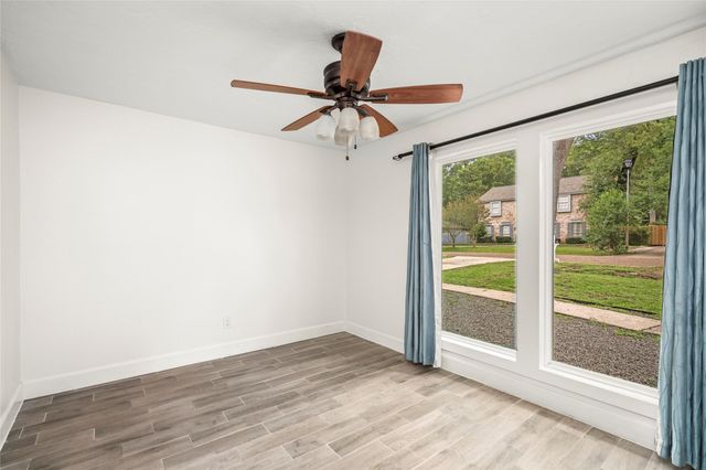 560 Landfall Lane, Conroe, TX 77302
