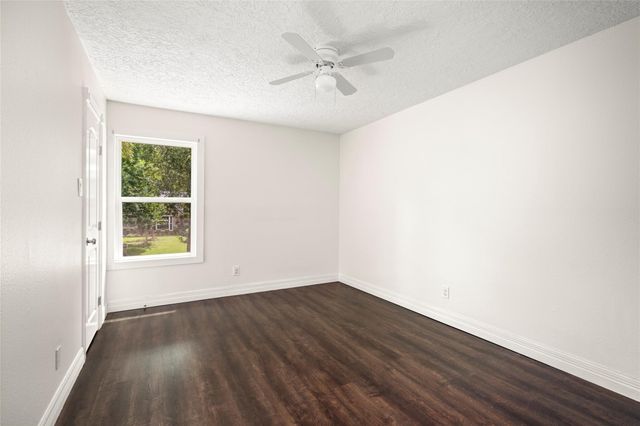 560 Landfall Lane, Conroe, TX 77302