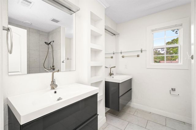 560 Landfall Lane, Conroe, TX 77302
