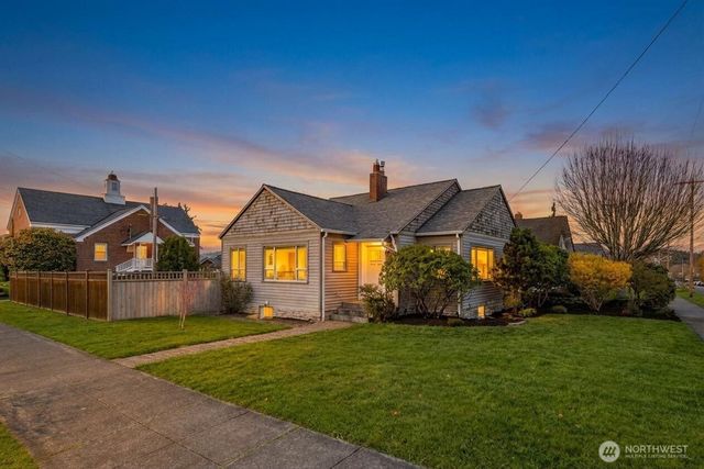 819 K Avenue, Anacortes, WA 98221