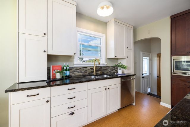 819 K Avenue, Anacortes, WA 98221