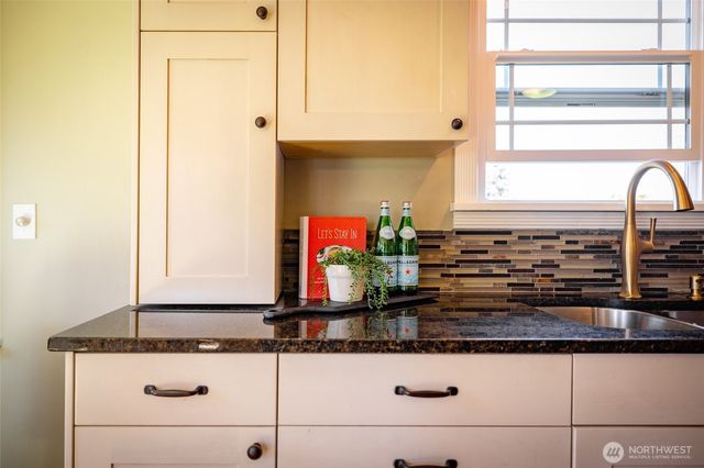 819 K Avenue, Anacortes, WA 98221