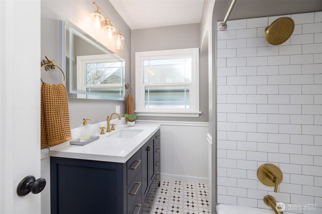 819 K Avenue, Anacortes, WA 98221