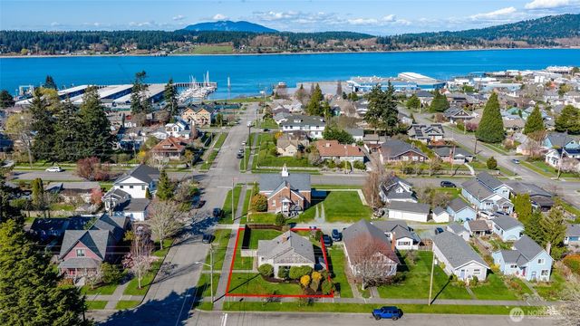819 K Avenue, Anacortes, WA 98221