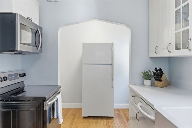 23 Kenilworth Rd, Shrewsbury, MA 01545