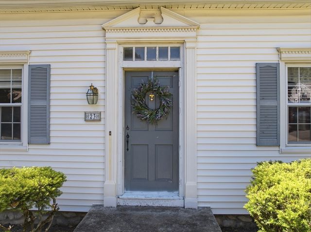 23 Kenilworth Rd, Shrewsbury, MA 01545