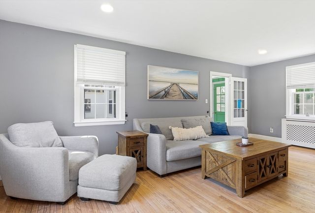 23 Kenilworth Rd, Shrewsbury, MA 01545