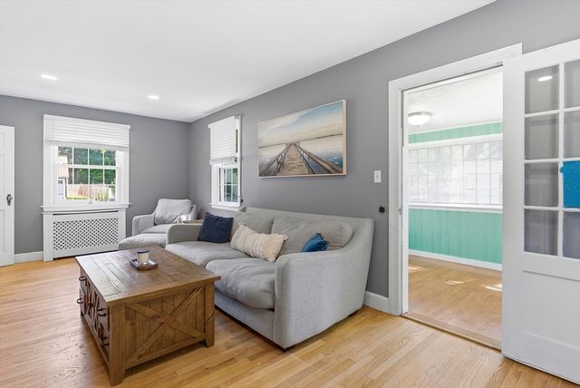 23 Kenilworth Rd, Shrewsbury, MA 01545