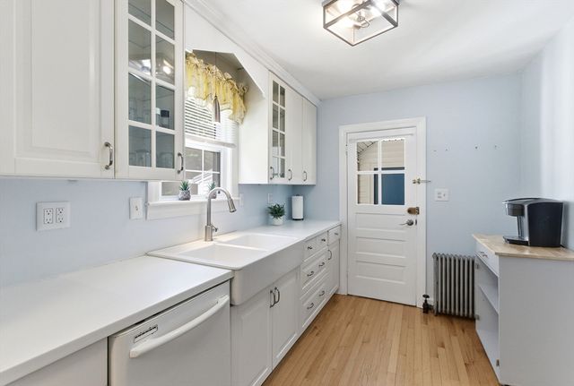 23 Kenilworth Rd, Shrewsbury, MA 01545