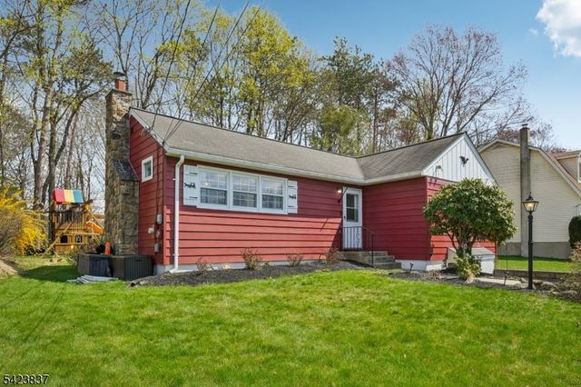 9 Cottonwood Ct, Hardyston Twp., NJ 07460