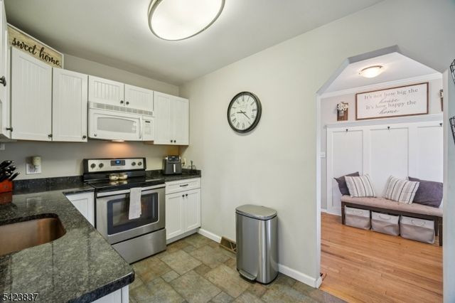 9 Cottonwood Ct, Hardyston Twp., NJ 07460