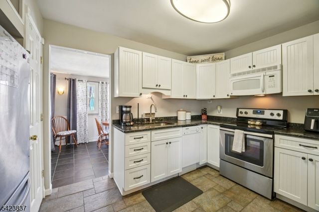 9 Cottonwood Ct, Hardyston Twp., NJ 07460