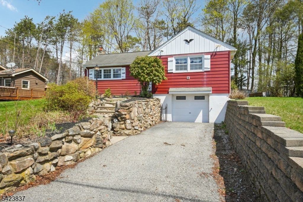 9 Cottonwood Ct, Hardyston Twp., NJ 07460