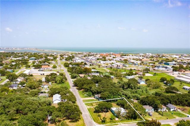 518 N Racine St, Rockport, TX 78382