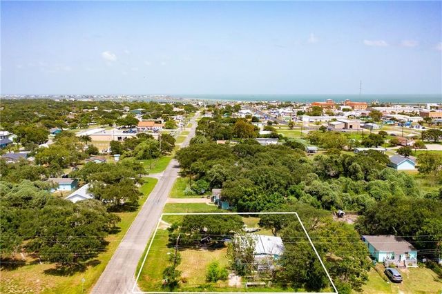 518 N Racine St, Rockport, TX 78382