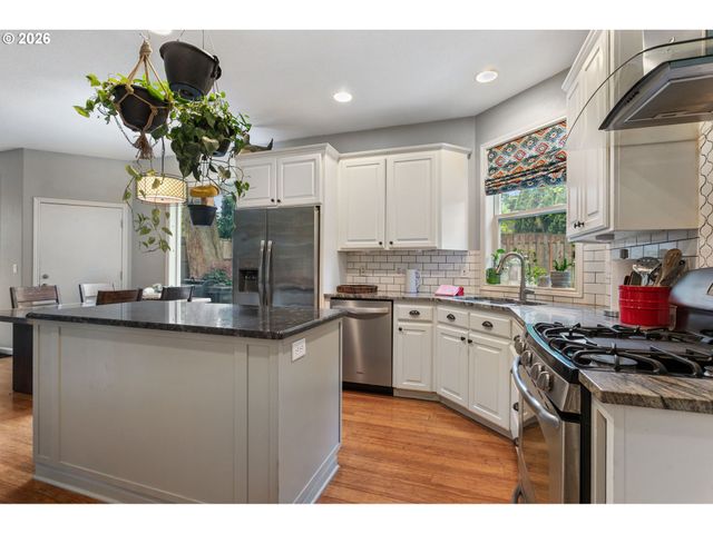 7632 Sw RUBY Ter, Portland, OR 97219