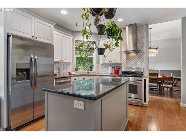 7632 Sw RUBY Ter, Portland, OR 97219