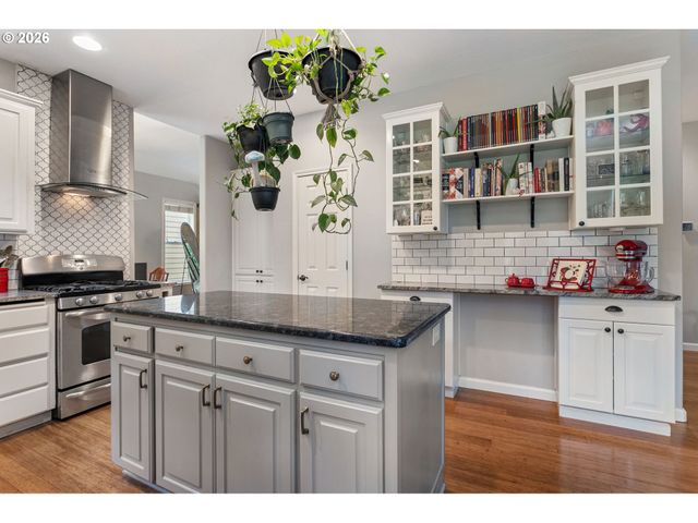 7632 Sw RUBY Ter, Portland, OR 97219