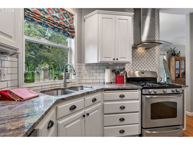 7632 Sw RUBY Ter, Portland, OR 97219